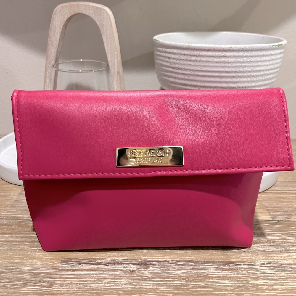 [Ferragamo] 2 colors BRAND NEW $30-$40 wash bag travel bag makeup bag uni-sex